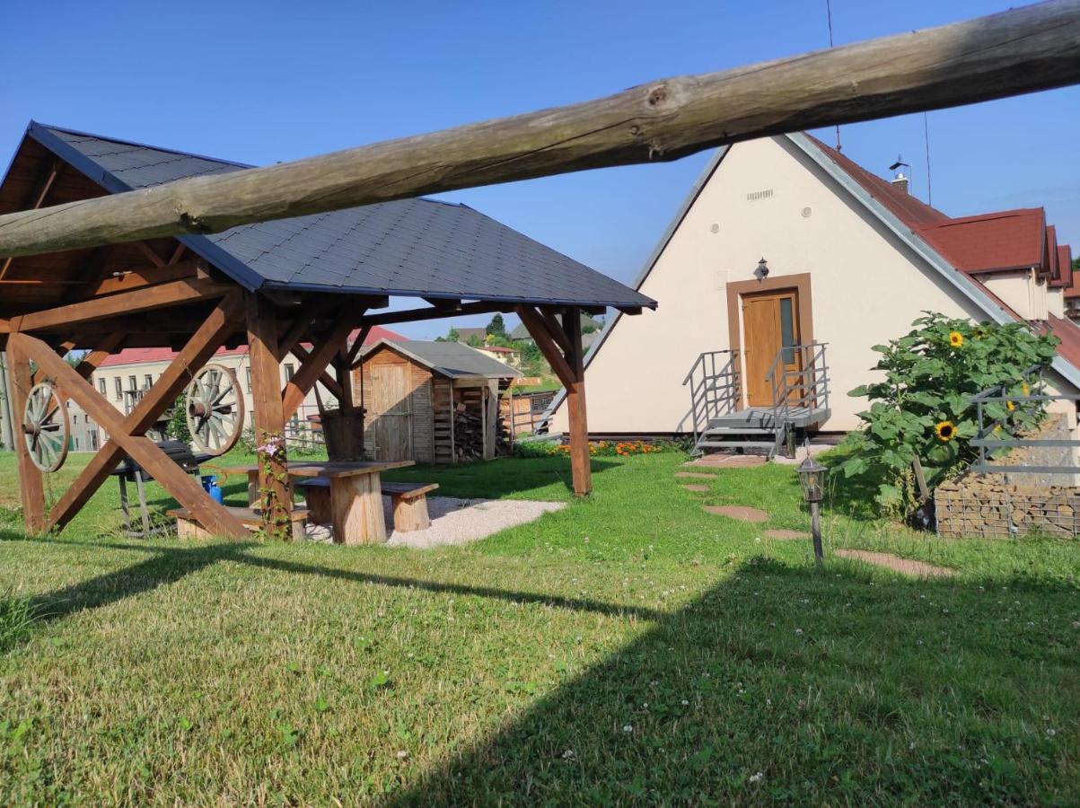 Apartman Na Statku Červený Kostelec Exterior foto