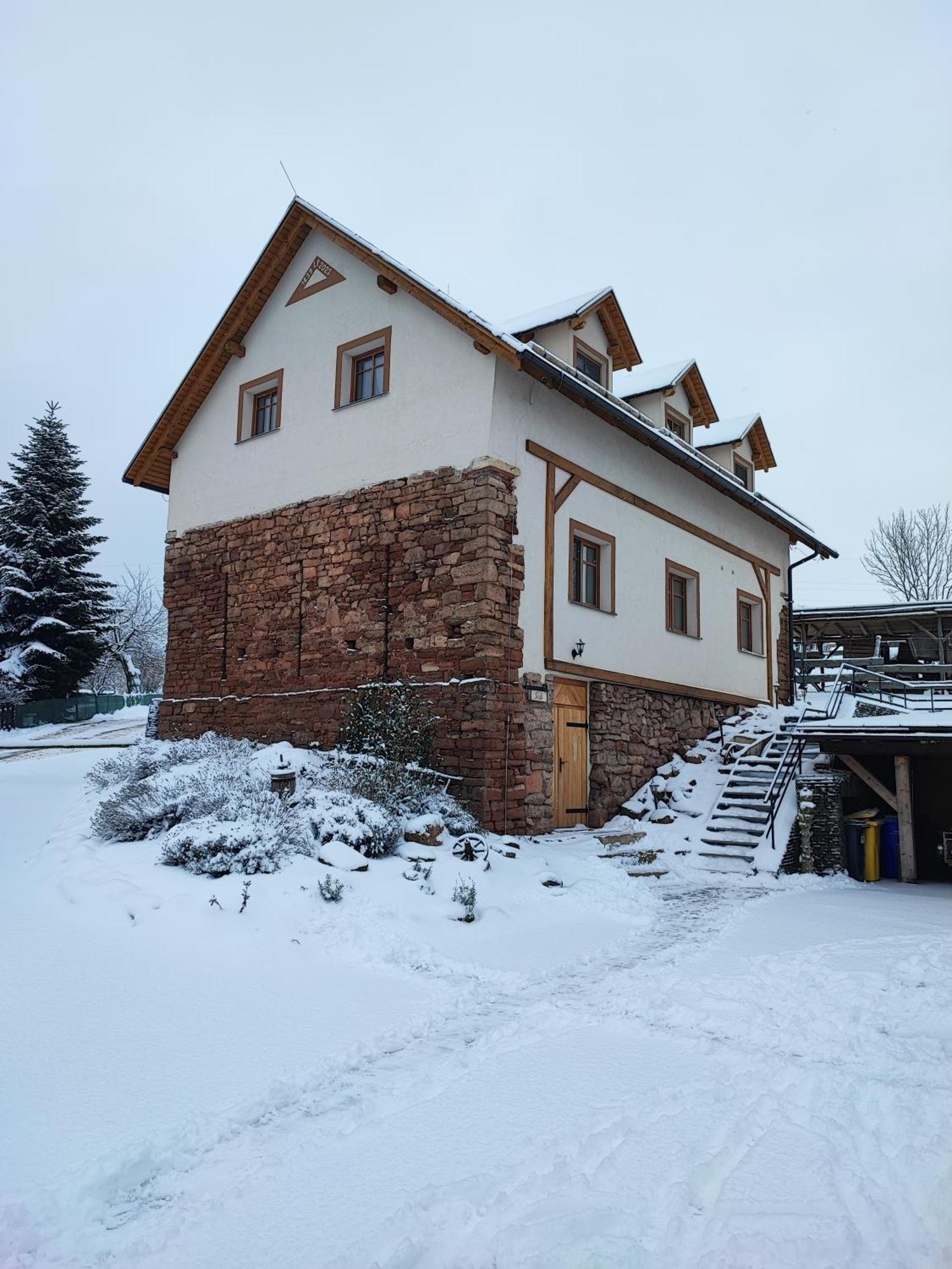 Apartman Na Statku Červený Kostelec Exterior foto